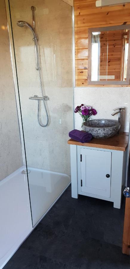 Secret Cloud House Holidays Luxury Yurts With Hot Tubs Cauldon Exterior photo